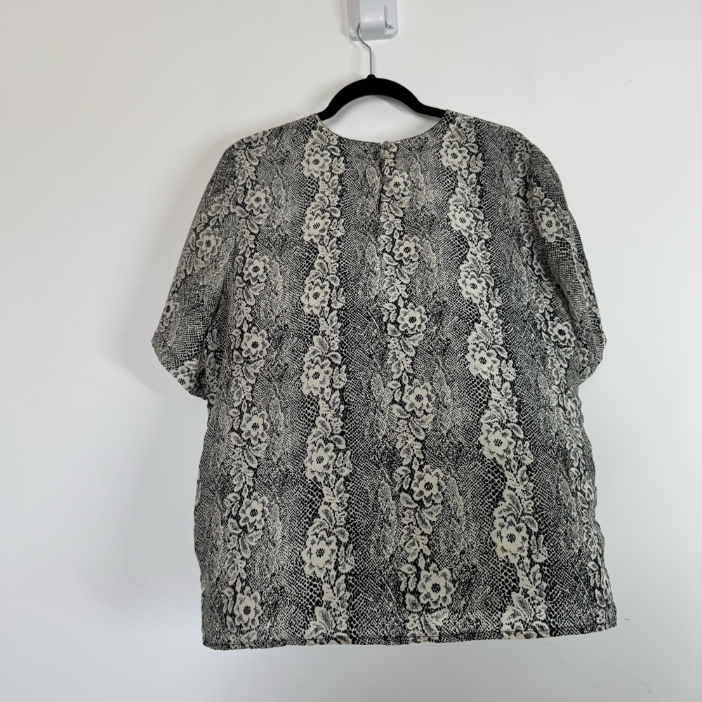 STUNT Blouse Silk Snakeprint Short Sleeve Pullover - Picture 8 of 11
